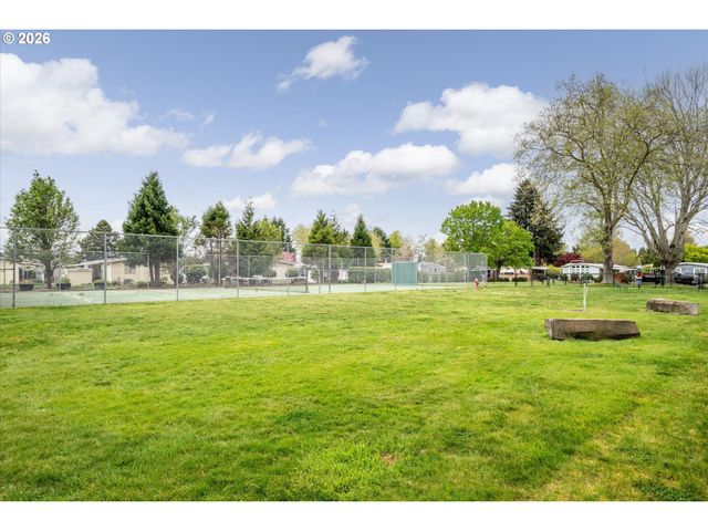 1400 CANDLELIGHT Dr 200, Eugene, OR 97402