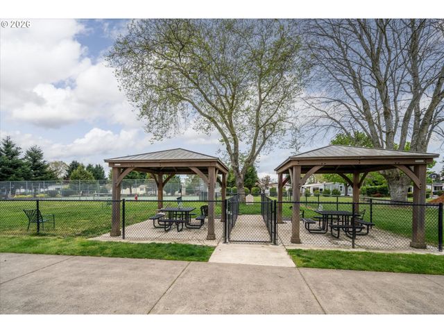 1400 CANDLELIGHT Dr 200, Eugene, OR 97402