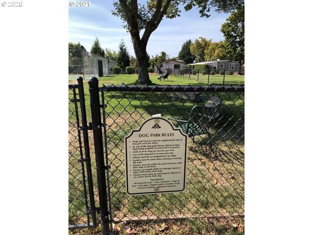 1400 CANDLELIGHT Dr 200, Eugene, OR 97402