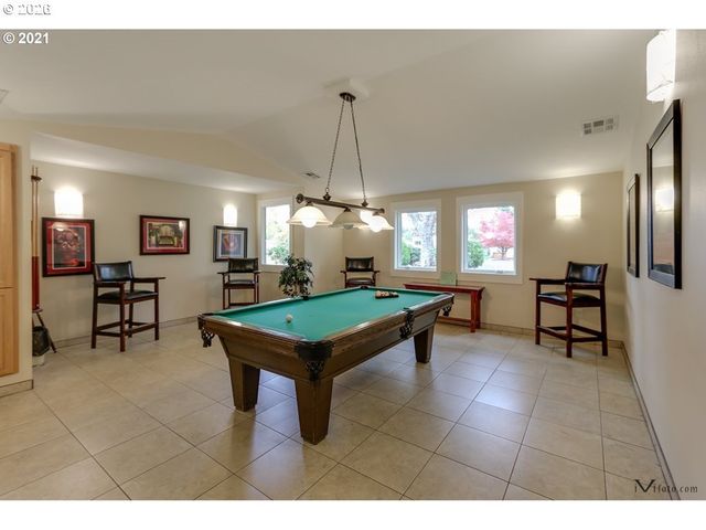 1400 CANDLELIGHT Dr 200, Eugene, OR 97402