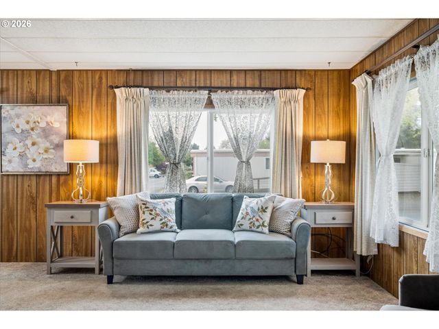 1400 CANDLELIGHT Dr 200, Eugene, OR 97402