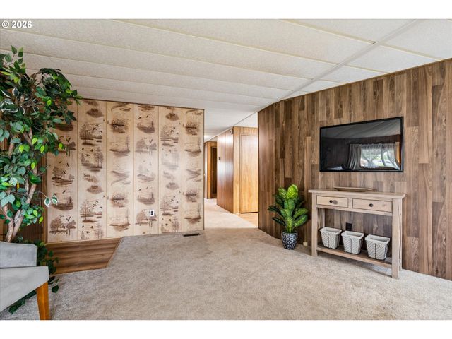 1400 CANDLELIGHT Dr 200, Eugene, OR 97402