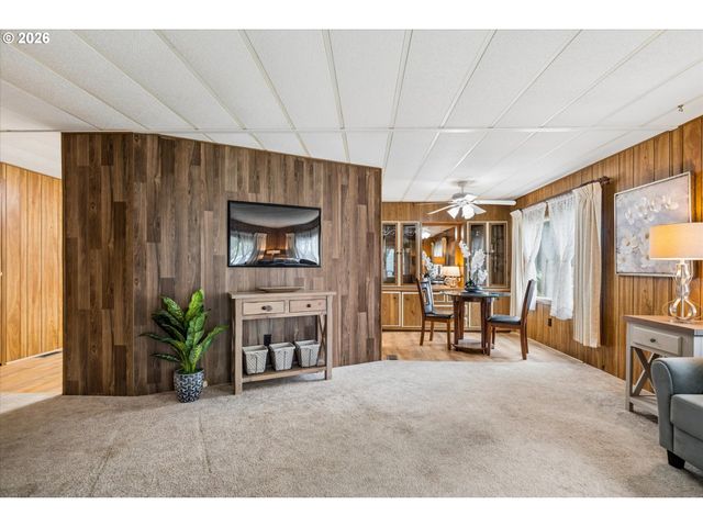 1400 CANDLELIGHT Dr 200, Eugene, OR 97402