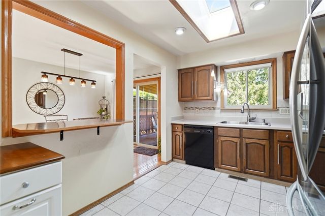 421 Greenport Drive, West Carrollton, OH 45449