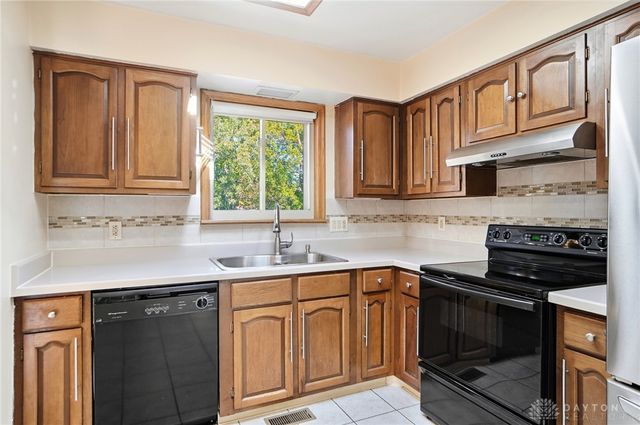 421 Greenport Drive, West Carrollton, OH 45449