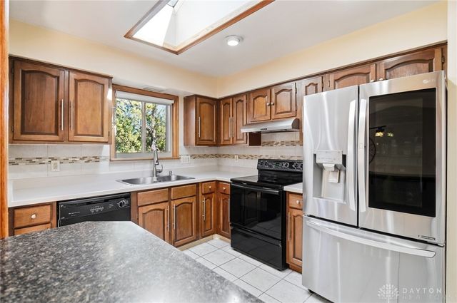 421 Greenport Drive, West Carrollton, OH 45449