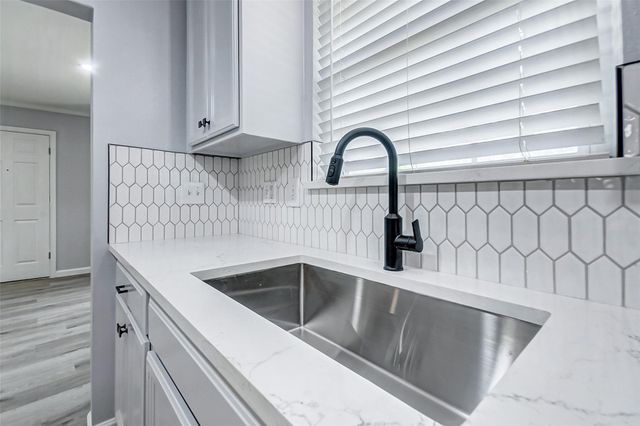 5122 W Bellfort Avenue, Houston, TX 77035