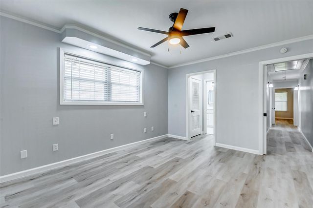 5122 W Bellfort Avenue, Houston, TX 77035