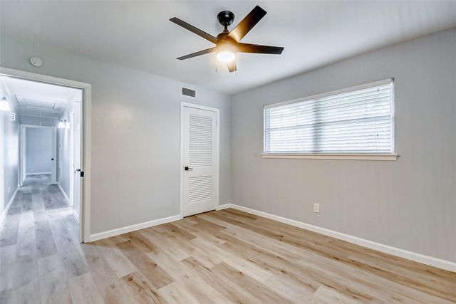 5122 W Bellfort Avenue, Houston, TX 77035