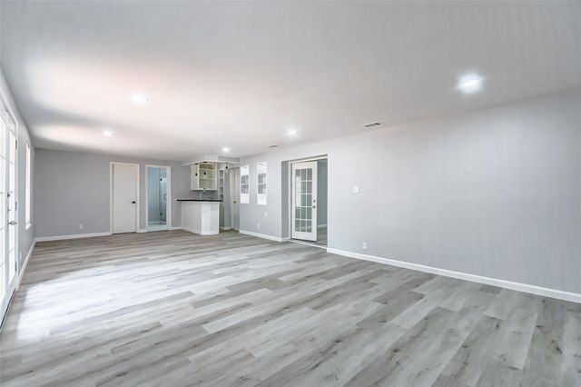 5122 W Bellfort Avenue, Houston, TX 77035