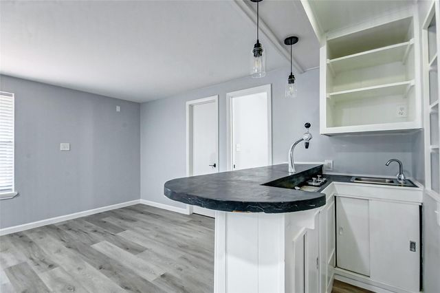 5122 W Bellfort Avenue, Houston, TX 77035