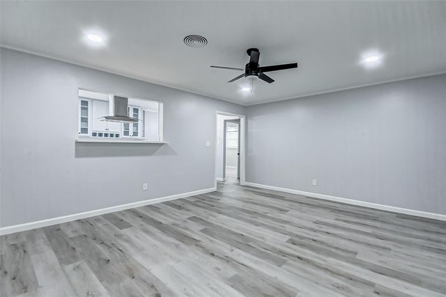 5122 W Bellfort Avenue, Houston, TX 77035