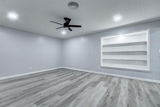 5122 W Bellfort Avenue, Houston, TX 77035