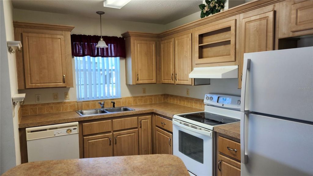 Image 2 of property listing at 1503 23RD AVENUE W, Bradenton, FL 34205