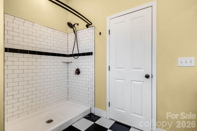 309 London Road, Asheville, NC 28803