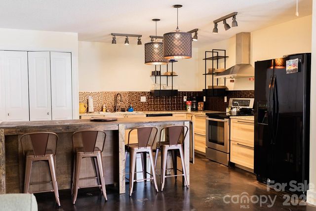 309 London Road, Asheville, NC 28803