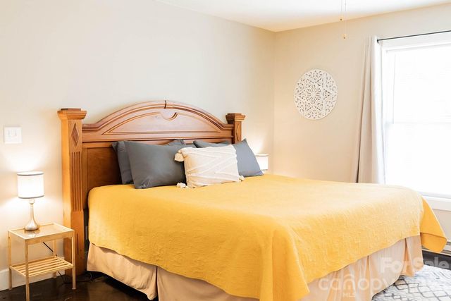 309 London Road, Asheville, NC 28803