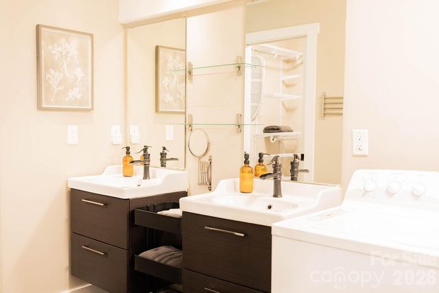 309 London Road, Asheville, NC 28803