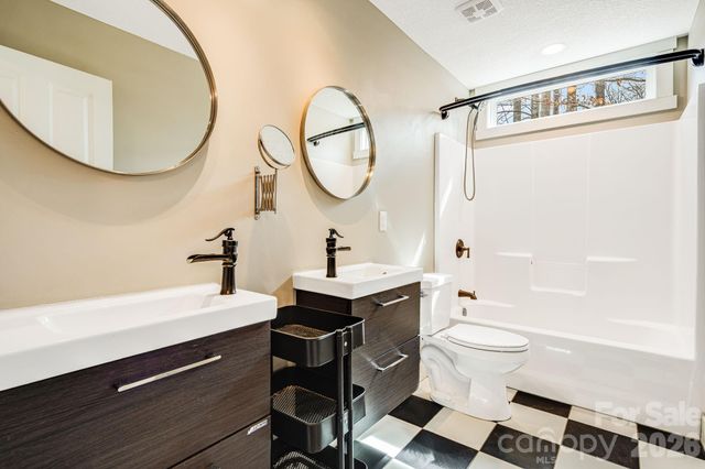 309 London Road, Asheville, NC 28803