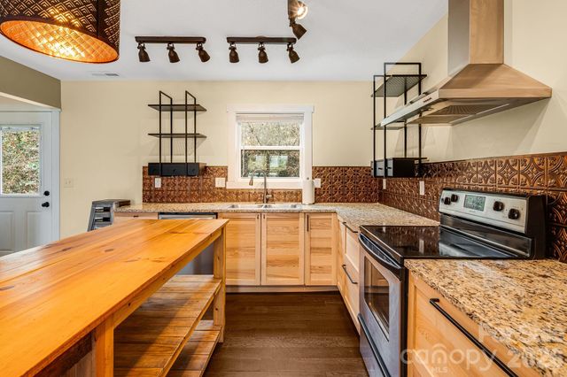 309 London Road, Asheville, NC 28803