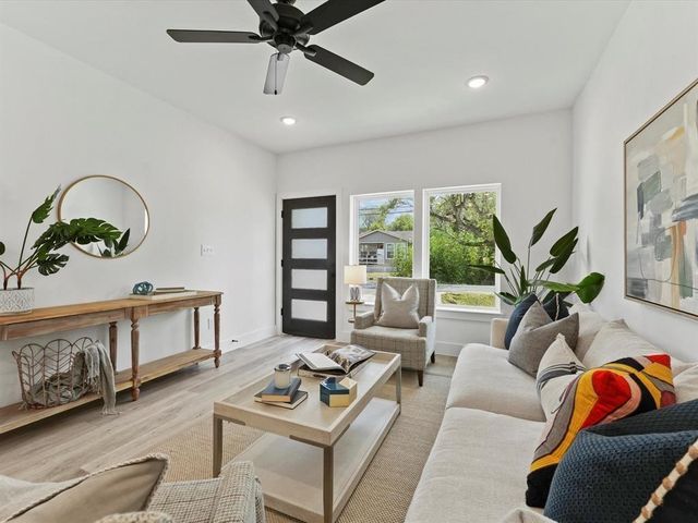 1448 Dewalt Street, Houston, TX 77088