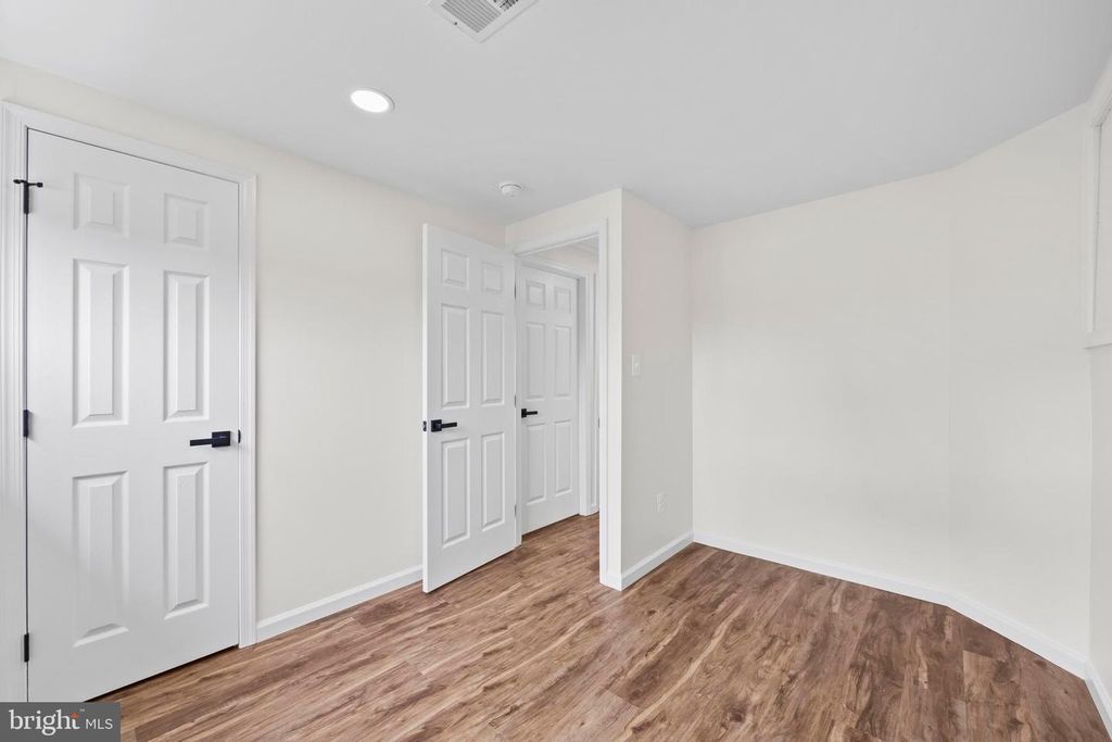 Image 23 of property listing at 5815 HERON DR, Baltimore, MD 21227