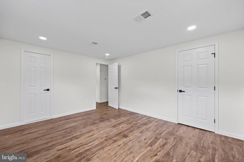 Image 27 of property listing at 5815 HERON DR, Baltimore, MD 21227