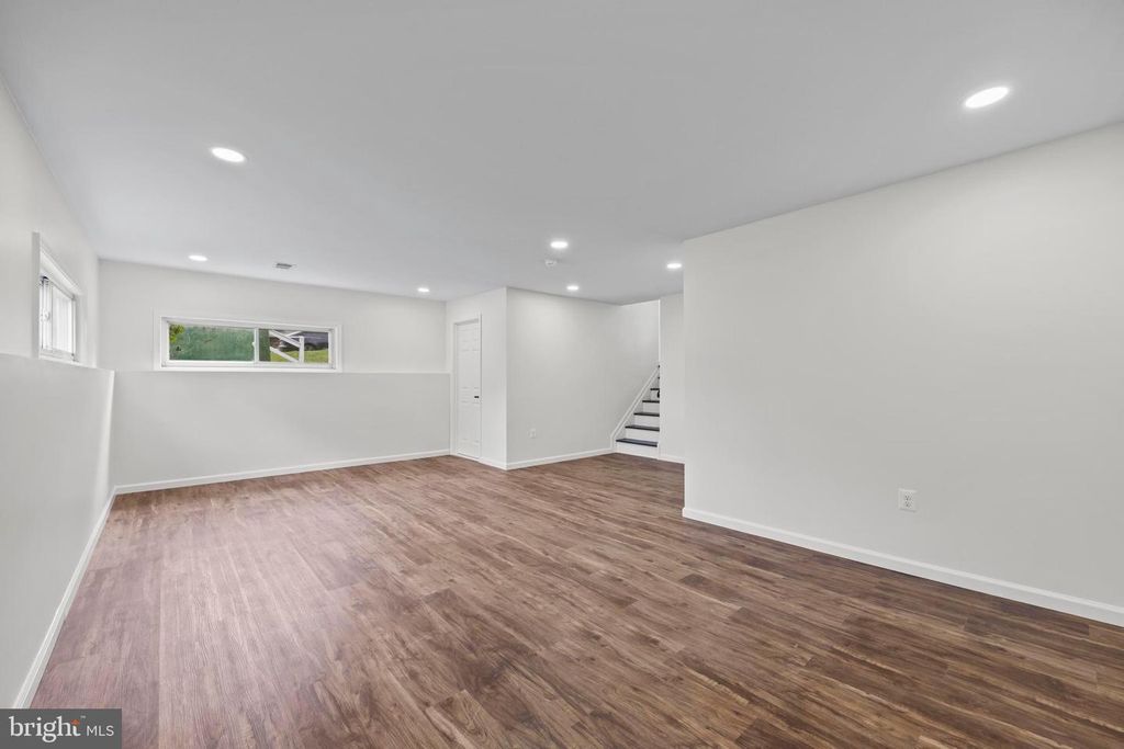 Image 31 of property listing at 5815 HERON DR, Baltimore, MD 21227
