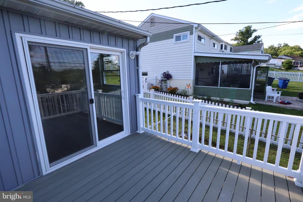 Image 36 of property listing at 5815 HERON DR, Baltimore, MD 21227