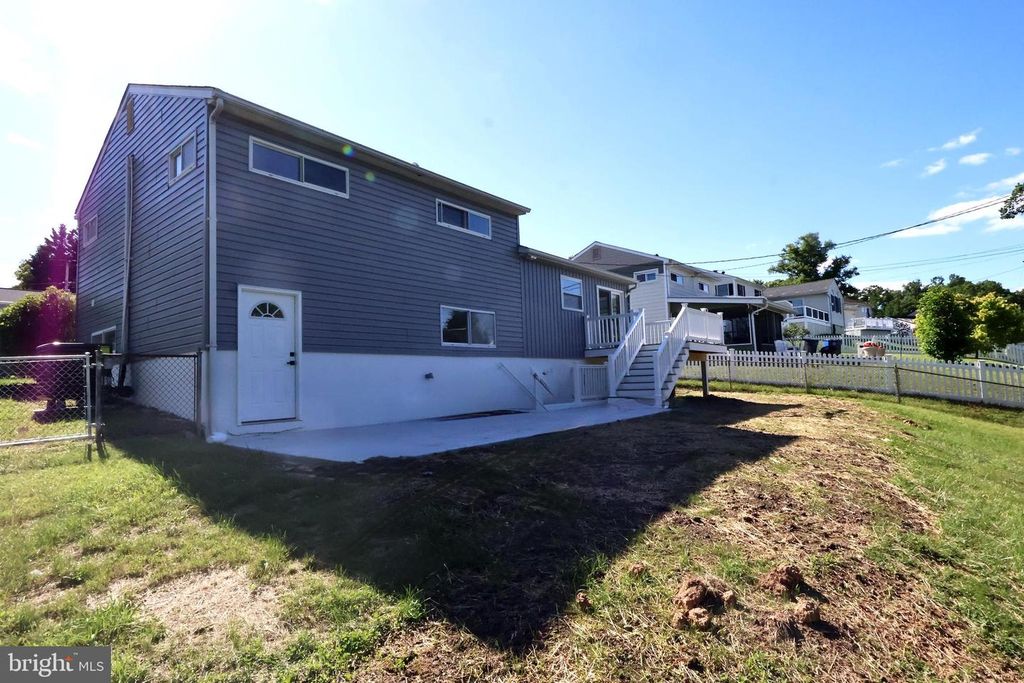 Image 38 of property listing at 5815 HERON DR, Baltimore, MD 21227