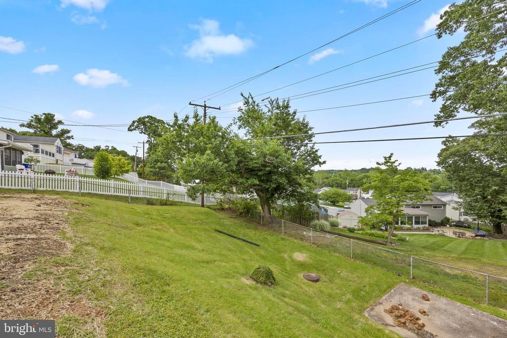 Image 39 of property listing at 5815 HERON DR, Baltimore, MD 21227