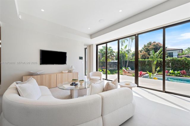 5854 SW 30th St, Miami, FL 33155