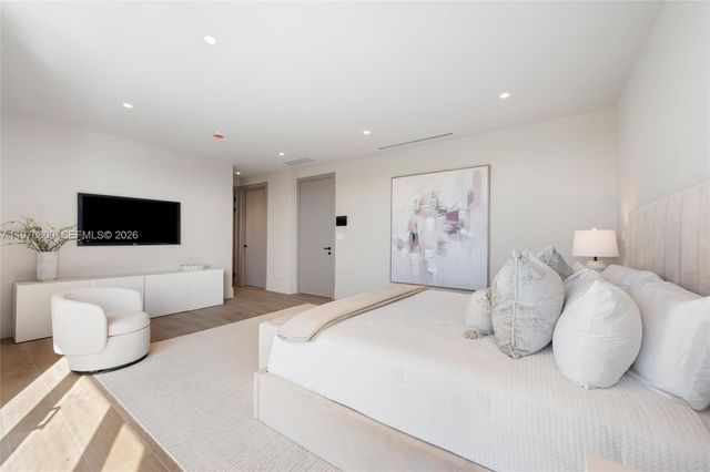 5854 SW 30th St, Miami, FL 33155