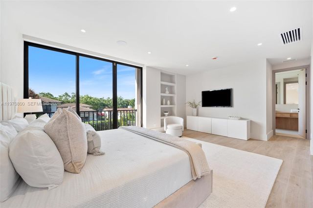 5854 SW 30th St, Miami, FL 33155