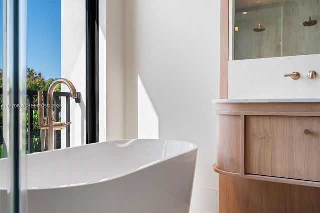 5854 SW 30th St, Miami, FL 33155