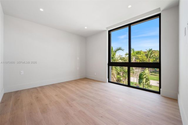 5854 SW 30th St, Miami, FL 33155