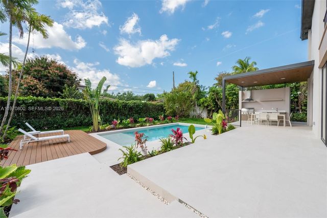 5854 SW 30th St, Miami, FL 33155