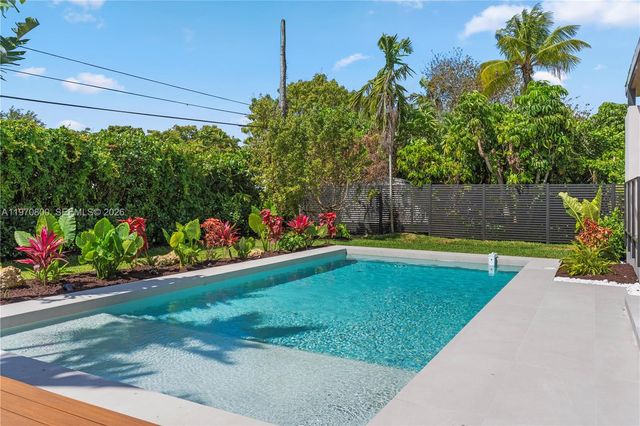 5854 SW 30th St, Miami, FL 33155