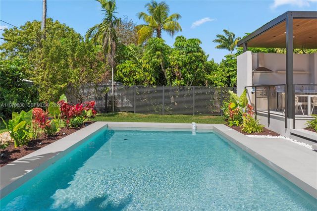 5854 SW 30th St, Miami, FL 33155