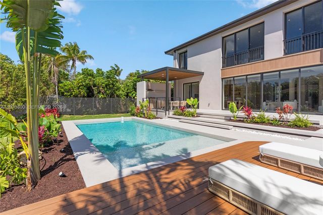 5854 SW 30th St, Miami, FL 33155