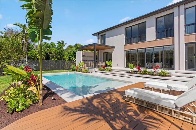 5854 SW 30th St, Miami, FL 33155