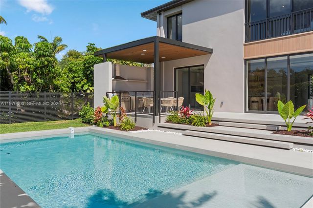 5854 SW 30th St, Miami, FL 33155