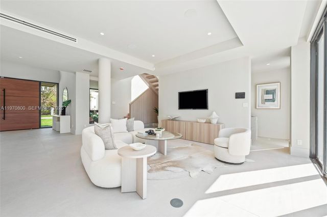 5854 SW 30th St, Miami, FL 33155