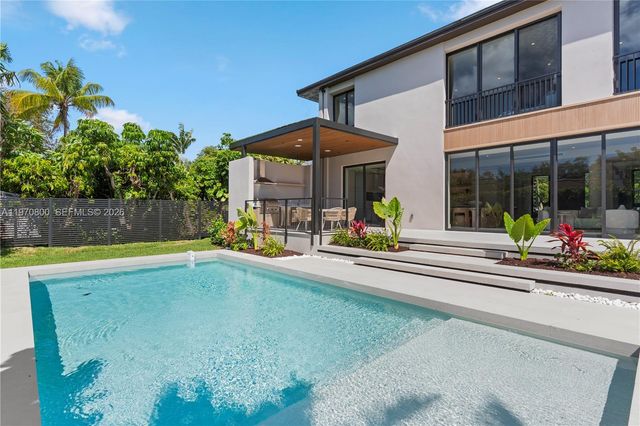 5854 SW 30th St, Miami, FL 33155
