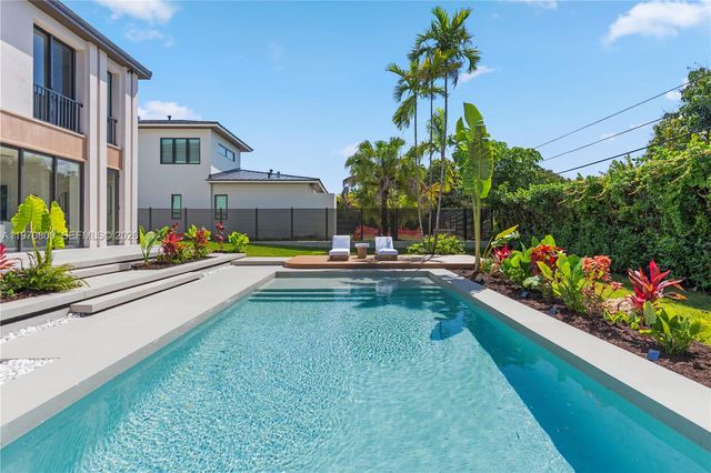 5854 SW 30th St, Miami, FL 33155