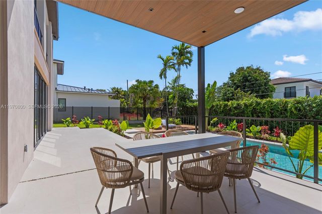 5854 SW 30th St, Miami, FL 33155
