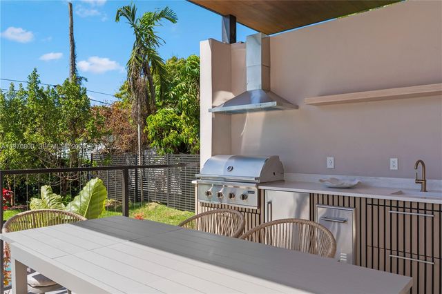 5854 SW 30th St, Miami, FL 33155