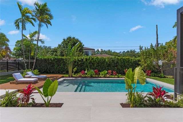 5854 SW 30th St, Miami, FL 33155