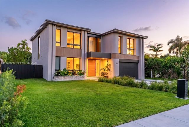 5854 SW 30th St, Miami, FL 33155