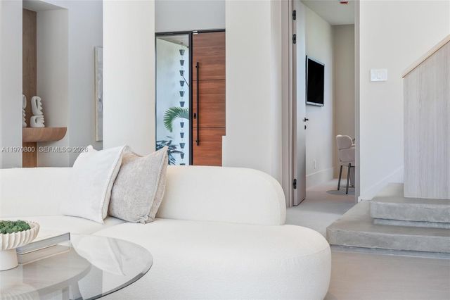 5854 SW 30th St, Miami, FL 33155